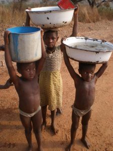 Dear All, zurück im kalten Berlin möchte ich mich bei allen Mitreisenden, insbesondere bei Jens und Hans, noch einmal für die gemeinsame Zeit in Ghana bedanken. Viele neue Eindrücke, die ich allein sicher nicht hätte erleben können, haben dieser Reise einen ganz besonderen Charakter verliehen. Und Lust auf mehr gebracht. Vielleicht sehe ich den Einen oder die Andere ja wieder einmal bei einer Reise. Beste Grüße aus Teltow. Martin Hallo an euch alle, dem möchte ich mich anschließen. Auch wenn es mir manches Mal zu viel war, habe ich, haben wir, so viel Einmaliges gesehen und erlebt, dass es kaum zu beschreiben ist. Ich bin und war begeistert. Es war eine sensationelle Reise. Danke Jens. Stefanie